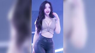 Yooyeon - shows boobs_8016_1 kpop allpop